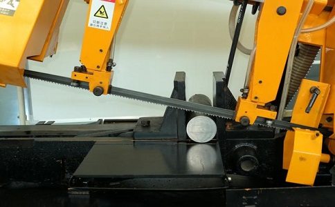 城步数控带锯床自动送料精度会出现偏差吗？