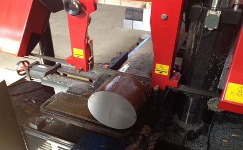 城步卧式带锯床加工时出现明显振荡如何排查？